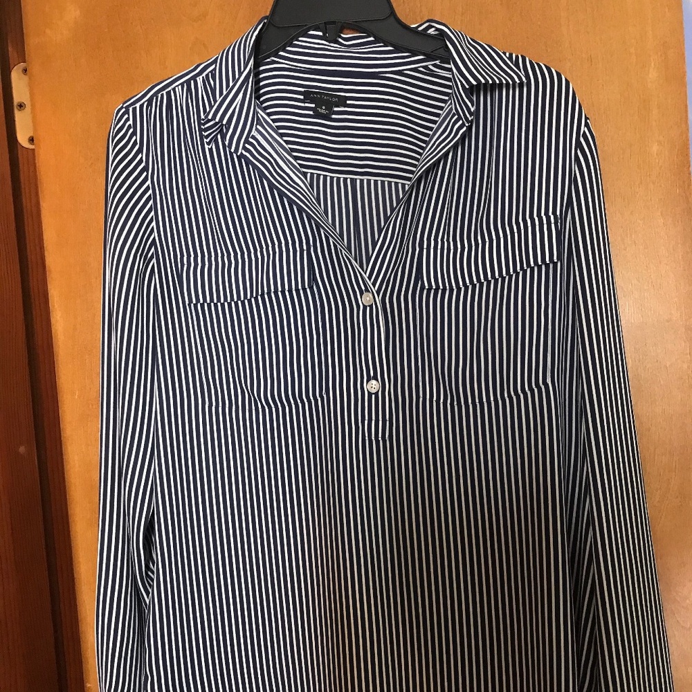 Ann Taylor Top Size Small